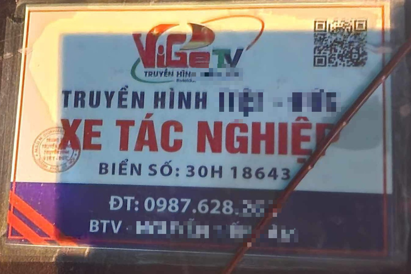 Hà Nội: Từ chối kiểm tra nồng độ cồn, nam thanh niên rút "thẻ đỏ", khoe quan hệ "khủng" - Ảnh 3. Hà Nội: Từ chối kiểm tra nồng độ cồn, nam thanh niên rút "thẻ đỏ", khoe quan hệ "khủng" - Ảnh 3.