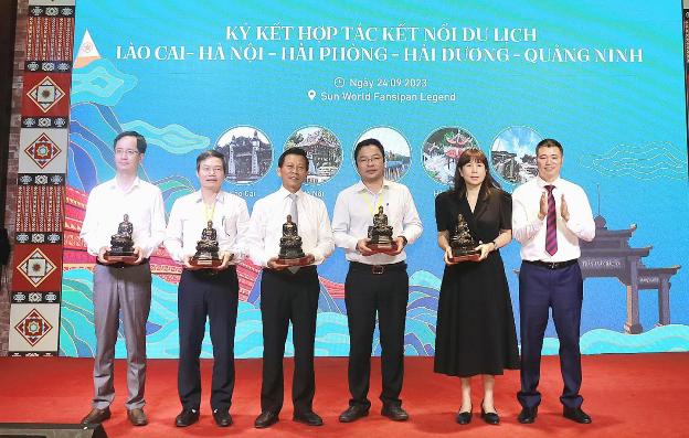 Sun World Fansipan Legend miễn phí vé tàu hỏa cho du khách 4 tỉnh - Ảnh 1.