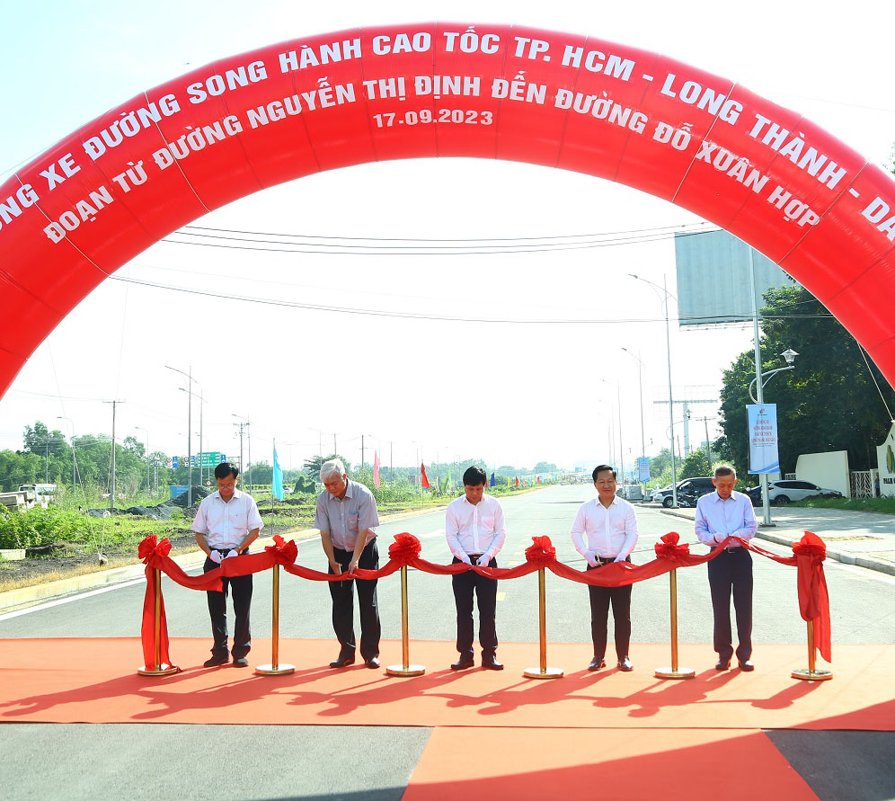 Đường song hành cao tốc TP.HCM - Long Thành - Dầu Giây vừa thông xe đã bị trộm dây điện chiếu sáng - Ảnh 13.