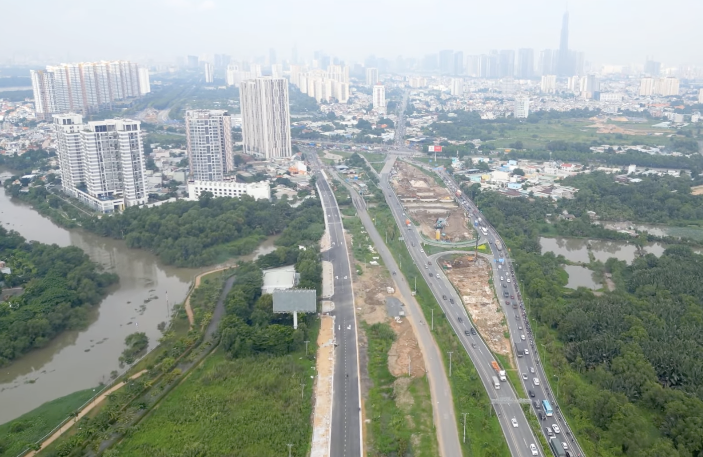 Đường song hành cao tốc TP.HCM - Long Thành - Dầu Giây vừa thông xe đã bị trộm trụ điện, gây mất ATGT - Ảnh 15.