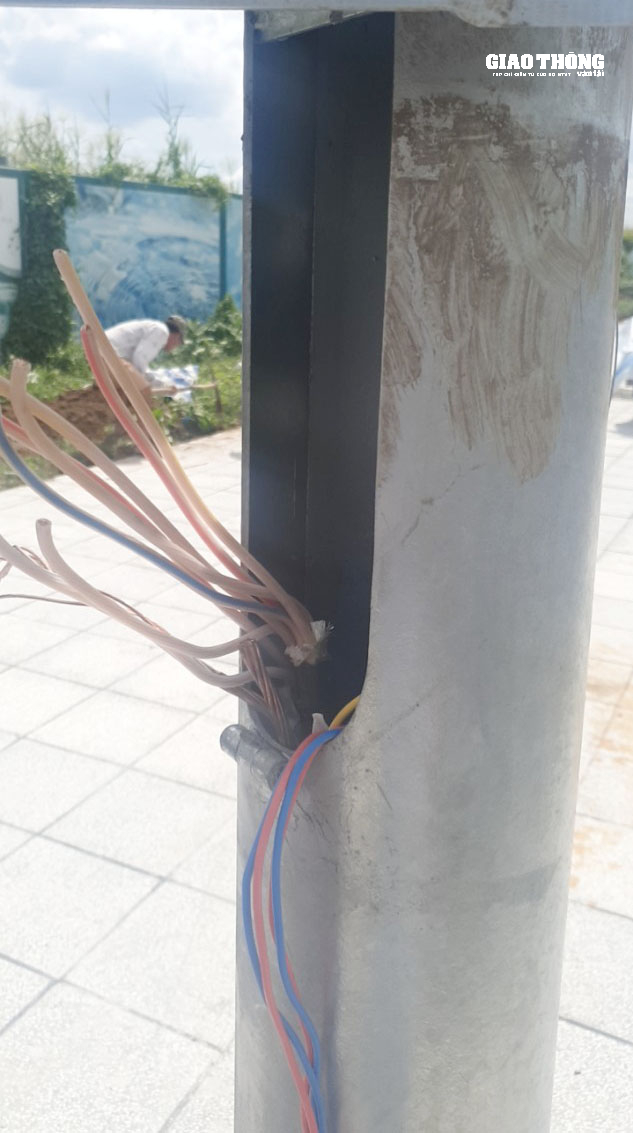 Đường song hành cao tốc TP.HCM - Long Thành - Dầu Giây vừa thông xe đã bị trộm dây điện chiếu sáng - Ảnh 3.