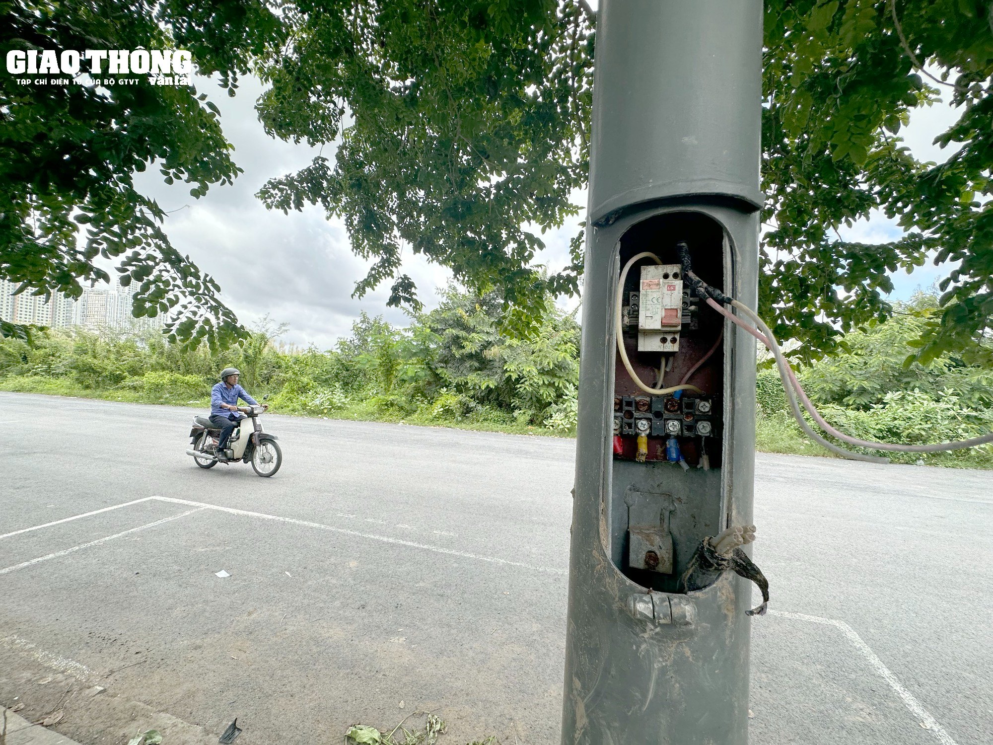 Đường song hành cao tốc TP.HCM - Long Thành - Dầu Giây vừa thông xe đã bị trộm dây điện chiếu sáng - Ảnh 12.