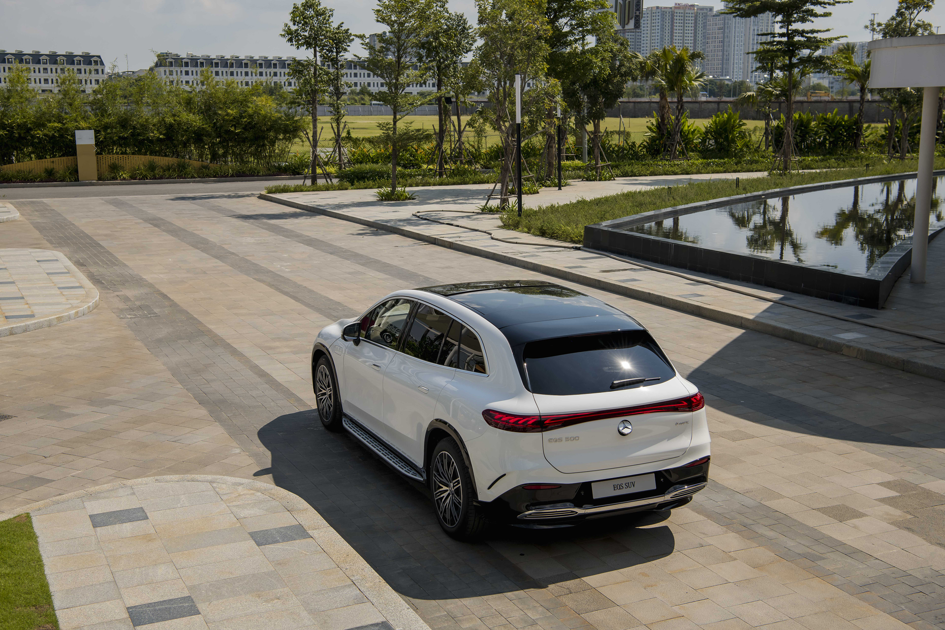 Chi tiết SUV thuần điện Mercedes EQS 500 4Matic giá gần 5 tỷ đồng - Ảnh 9. Chi tiết SUV thuần điện Mercedes EQS 500 4Matic giá gần 5 tỷ đồng