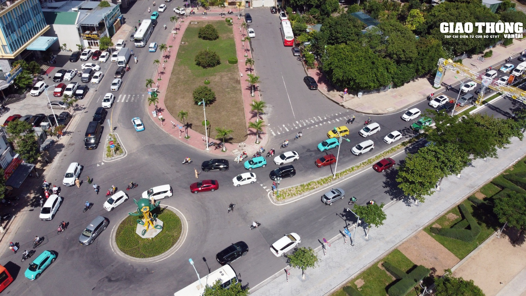 Nha Trang ô tô, tàu thuyền tấp nập dịp nghỉ lễ 2/9 - Ảnh 5.