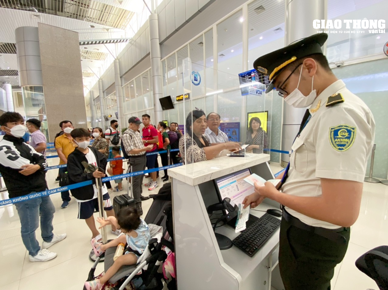 Nha Trang ô tô, tàu thuyền tấp nập dịp nghỉ lễ 2/9 - Ảnh 9.