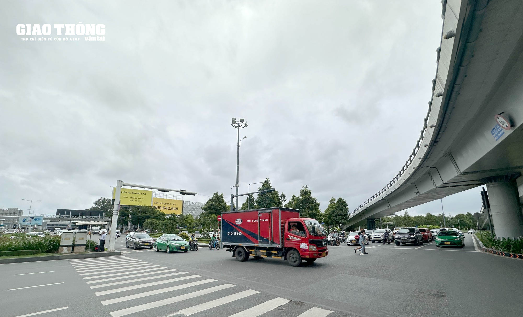 Người dân ùn ùn quay lại TP.HCM sau lễ 2/9, sân bay Tân Sơn Nhất đón 130.000 khách - Ảnh 14.