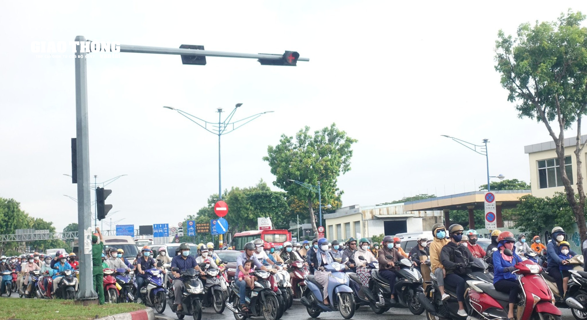 TP.HCM nhiều tuyến đường ùn tắc giao thông sau kỳ nghỉ lễ 2/9 - Ảnh 4.