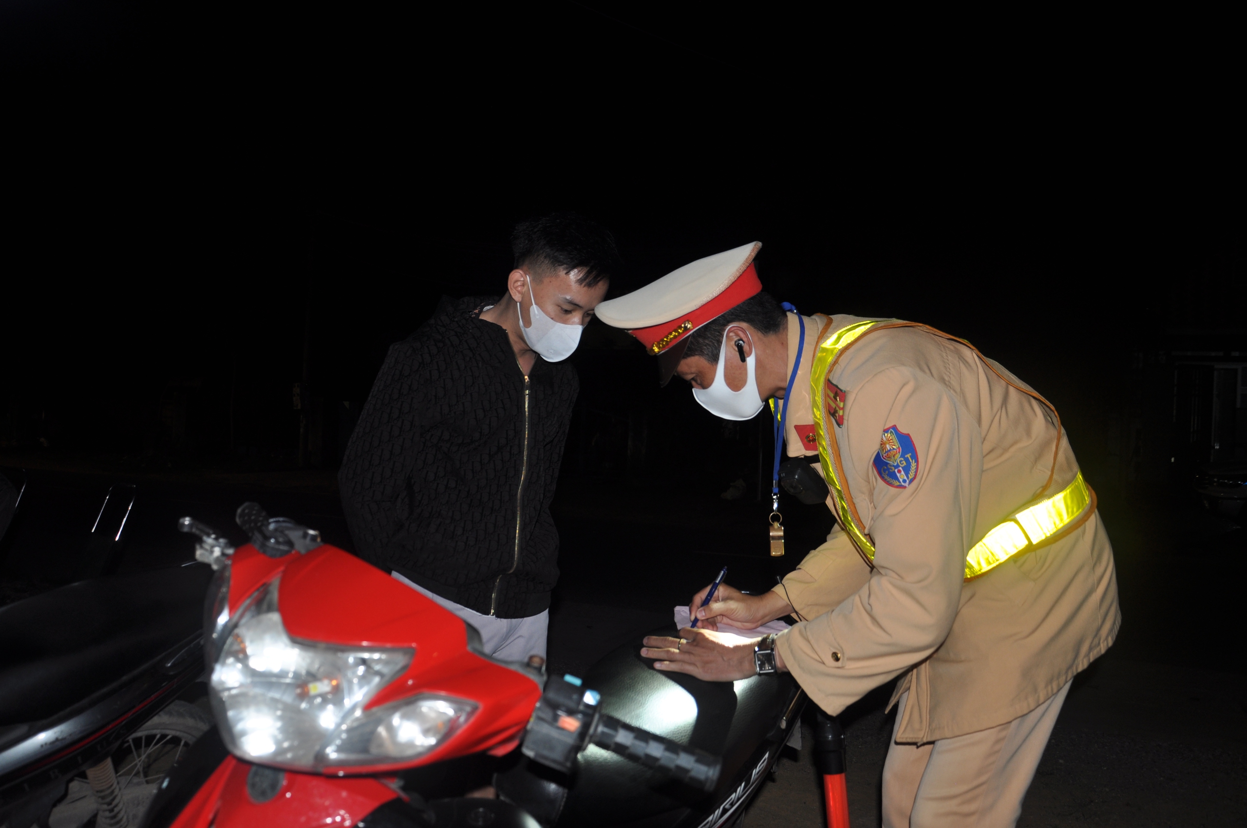 Video CSGT Bình Định xử lý nồng độ cồn ở QL19C: Nhiều lái xe vi phạm mức 