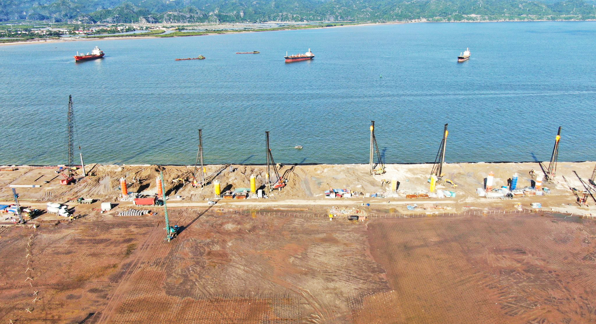 FECON ký mới hơn 3.300 tỷ đồng, sẵn sàng công việc cho năm 2024- Ảnh 1.