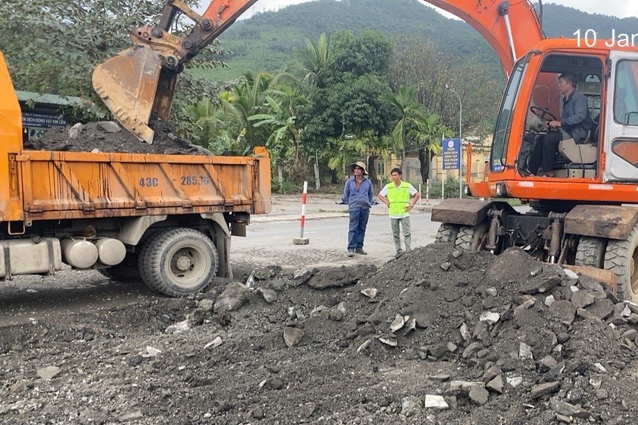 Cận cảnh sửa chữa mặt đường hầm Hải Vân - Túy Loan- Ảnh 2.