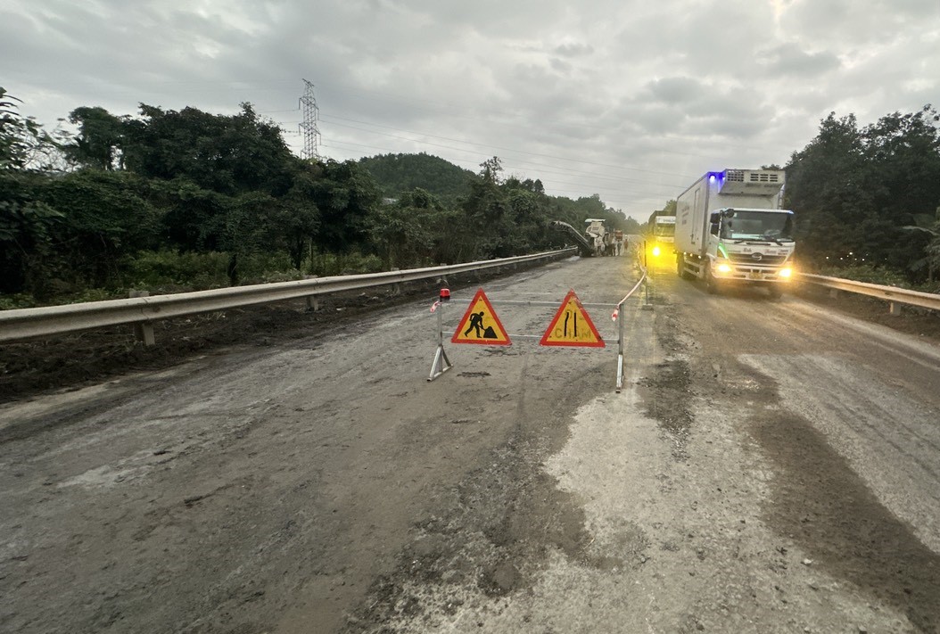 Cận cảnh sửa chữa mặt đường hầm Hải Vân - Túy Loan- Ảnh 16.