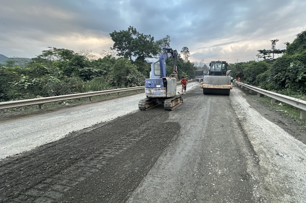 Cận cảnh sửa chữa mặt đường hầm Hải Vân - Túy Loan- Ảnh 8.