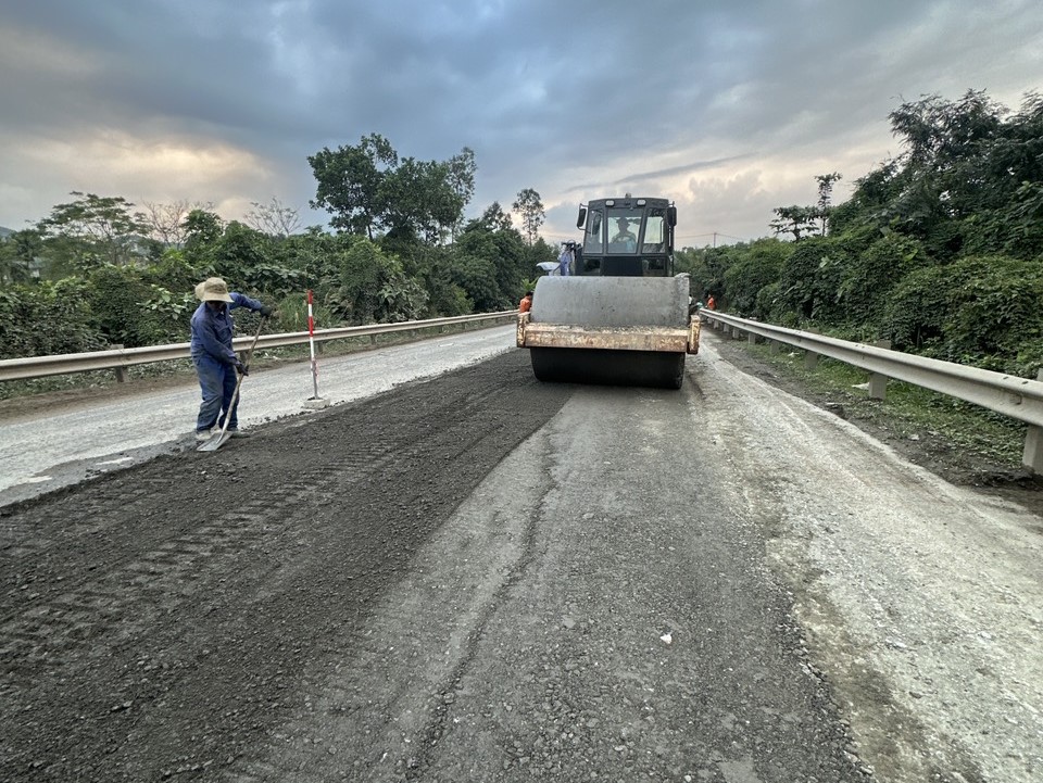 Cận cảnh sửa chữa mặt đường hầm Hải Vân - Túy Loan- Ảnh 6.