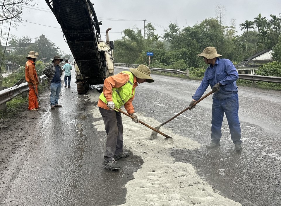 Cận cảnh sửa chữa mặt đường hầm Hải Vân - Túy Loan- Ảnh 9.