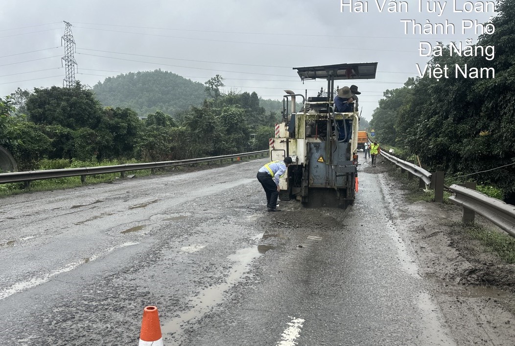 Cận cảnh sửa chữa mặt đường hầm Hải Vân - Túy Loan- Ảnh 5.