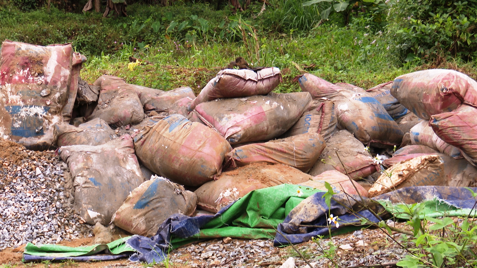 Quảng Nam: Thi công đường 