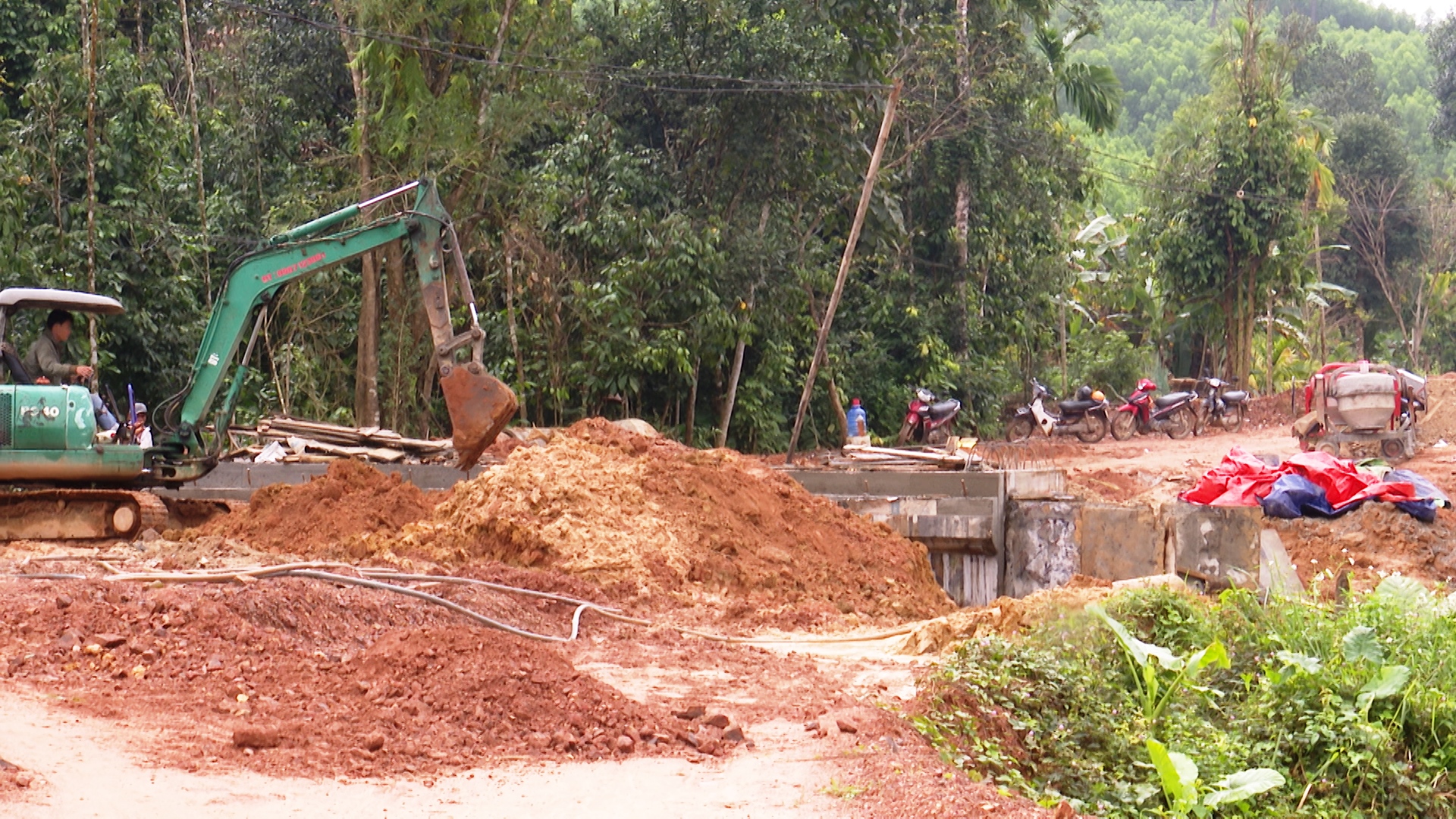 Quảng Nam: Thi công đường 