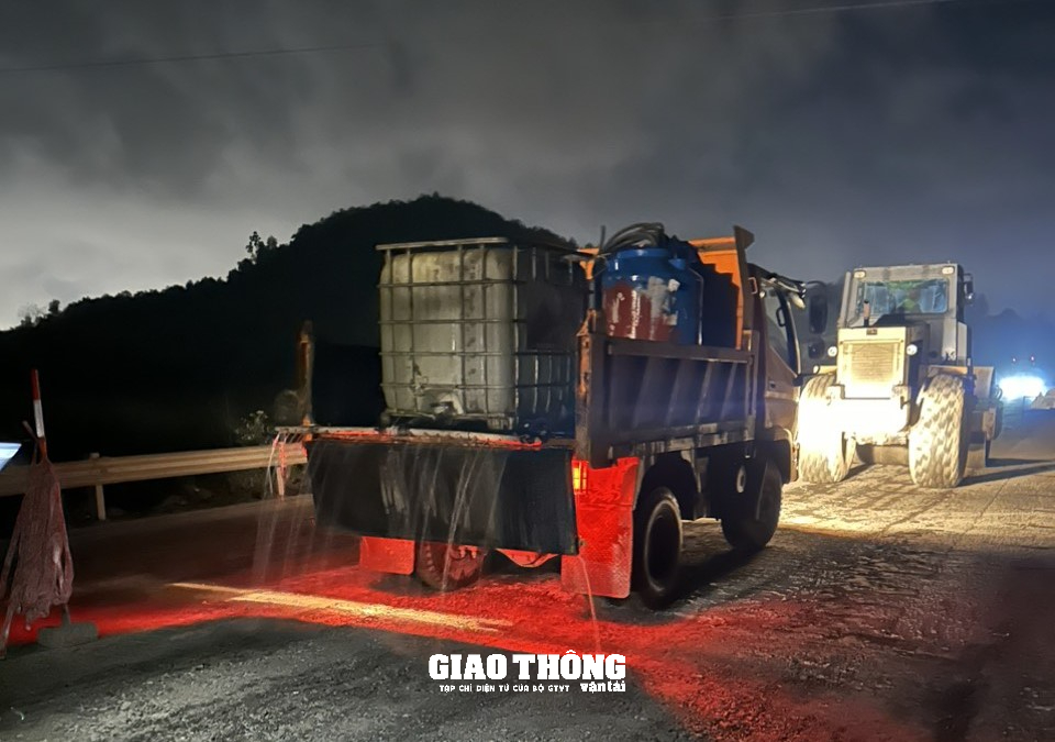 Chong đèn sửa đường, đảm bảo ATGT tuyến hầm Hải Vân - Túy Loan- Ảnh 5.