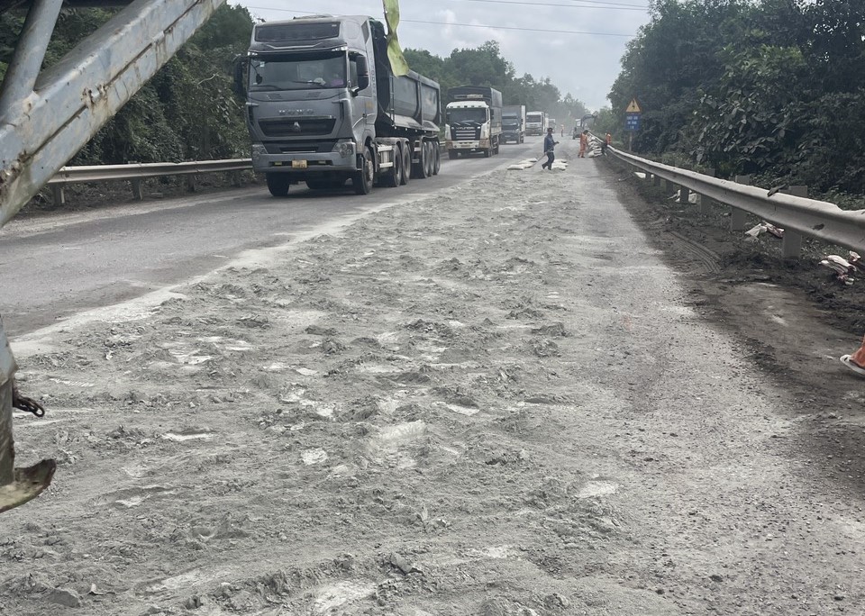 Chong đèn sửa đường, đảm bảo ATGT tuyến hầm Hải Vân - Túy Loan- Ảnh 2.