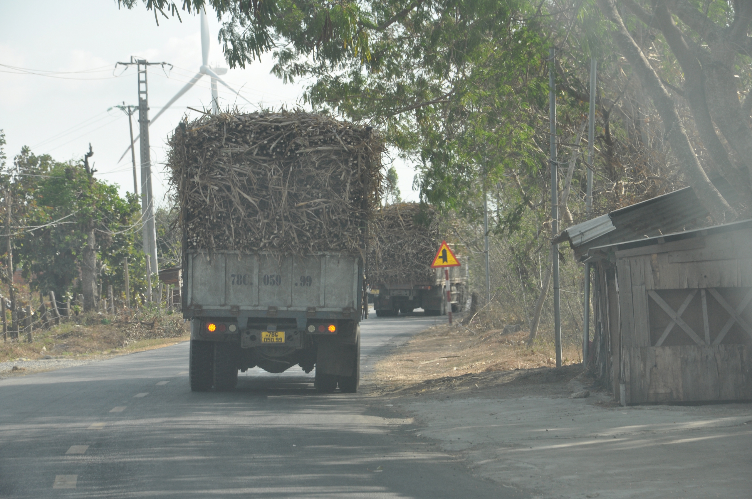 Giải pháp kiềm chế xe chở mía quá khổ, quá tải ở Gia Lai- Ảnh 8.