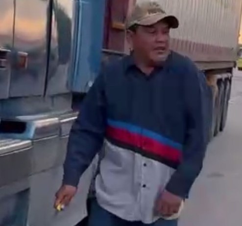 Tạm giữ hình sự tài xế xe đầu kéo cầm dao tấn công CSGT Quảng Ngãi- Ảnh 3.