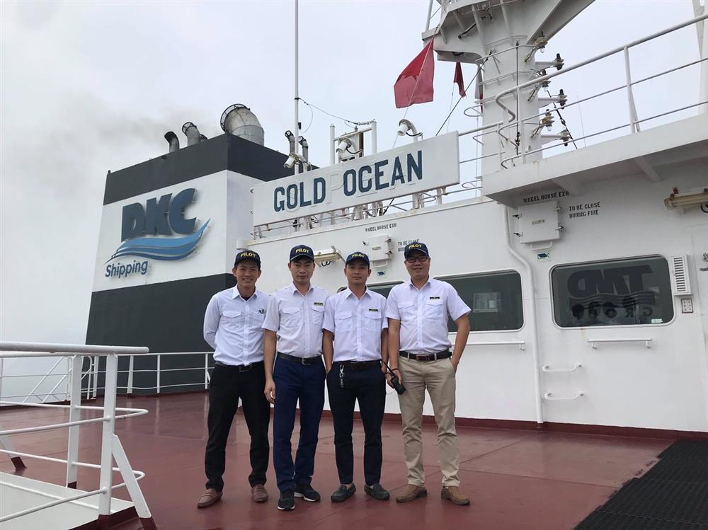 Hoa tiêu VI dẫn an toàn 11.200 lượt tàu ra, vào các cảng từ Thanh Hóa đến Quảng Trị- Ảnh 1.