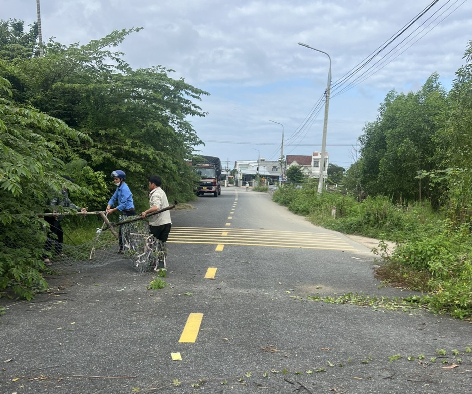 Người dân đồng ý tháo gỡ rào chắn đường Văn Thị Thừa ở Quảng Nam- Ảnh 1.