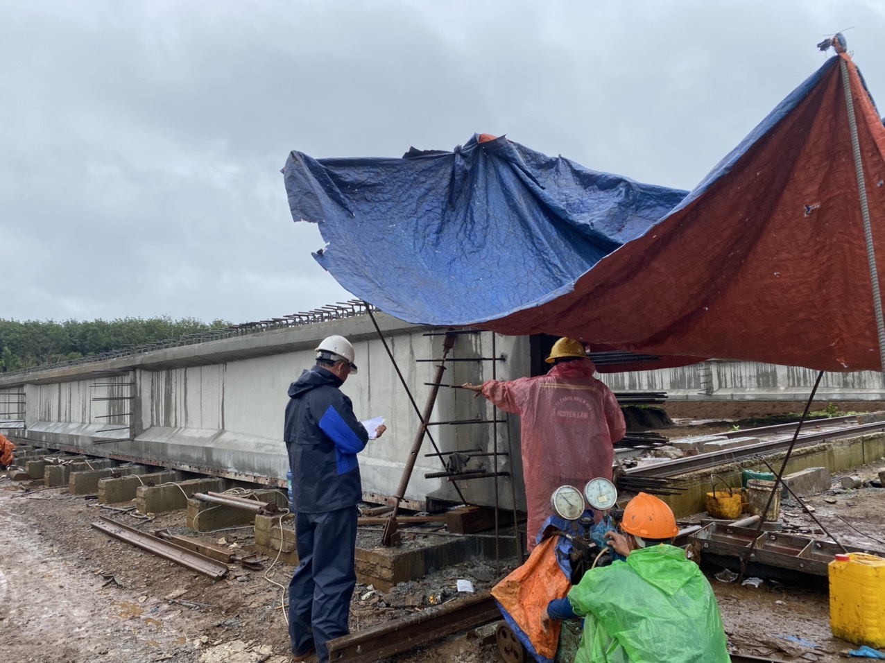 Cao tốc Vạn Ninh - Cam Lộ qua Quảng Trị đang thi công thế nào?- Ảnh 6. Cao tốc Vạn Ninh - Cam Lộ qua Quảng Trị đang thi công thế nào?- Ảnh 6.