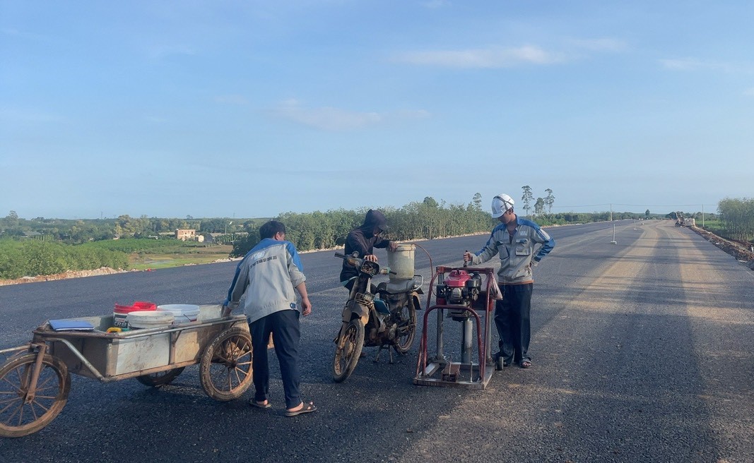 Cao tốc Vạn Ninh - Cam Lộ qua Quảng Trị đang thi công thế nào?- Ảnh 7. Cao tốc Vạn Ninh - Cam Lộ qua Quảng Trị đang thi công thế nào?- Ảnh 7.