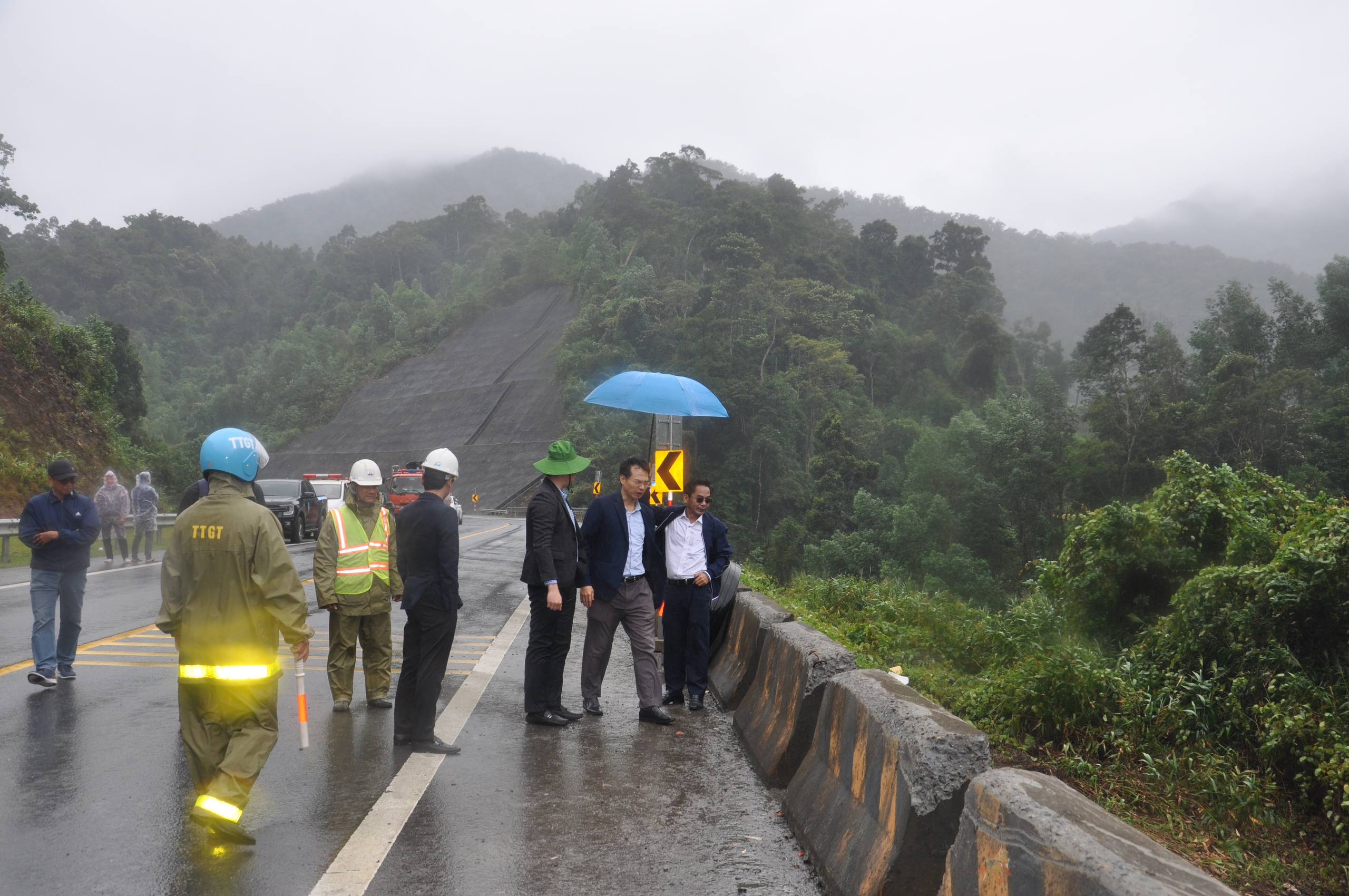Vụ TNGT xe khách ở Đà Nẵng: Làm rõ trách nhiệm, vì sao xe khách không truyền dữ liệu hành trình?- Ảnh 7.