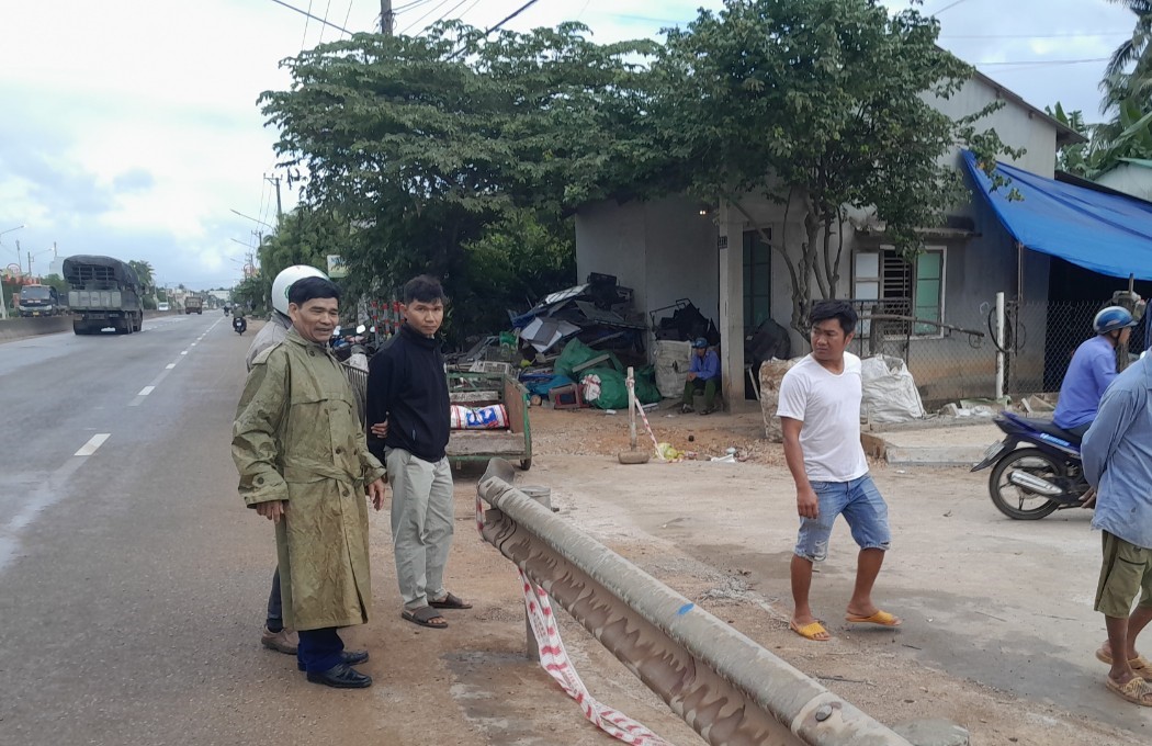 Công trình của Ban QLDA thị xã Hoài Nhơn (Bình Định) thi công đấu nối trái phép vào QL1- Ảnh 2. Công trình của Ban QLDA thị xã Hoài Nhơn (Bình Định) thi công đấu nối trái phép vào QL1- Ảnh 2.