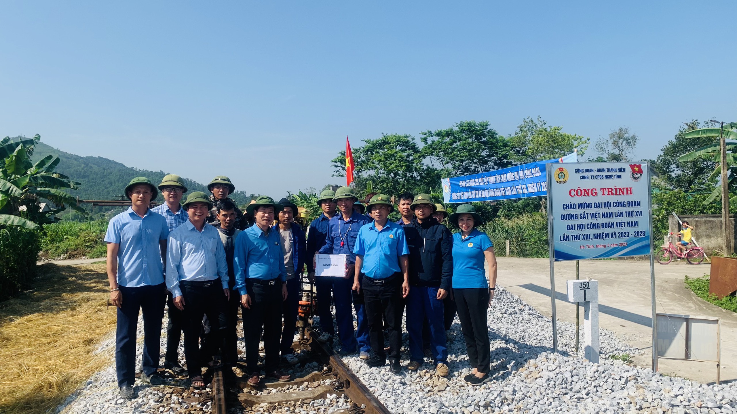 Đường sắt Nghệ Tĩnh: Vượt khó vươn lên, chăm lo tốt đời sống người lao động- Ảnh 2. Đường sắt Nghệ Tĩnh: Vượt khó vươn lên, chăm lo tốt đời sống người lao động- Ảnh 2.