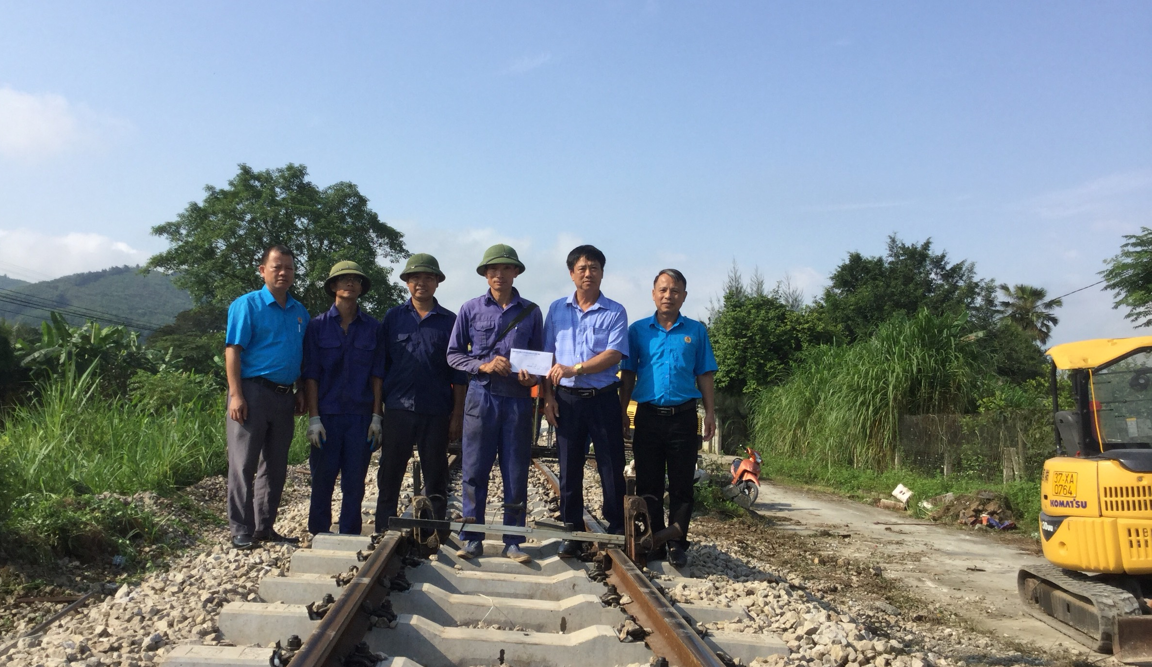 Đường sắt Nghệ Tĩnh: Vượt khó vươn lên, chăm lo tốt đời sống người lao động- Ảnh 1. Đường sắt Nghệ Tĩnh: Vượt khó vươn lên, chăm lo tốt đời sống người lao động- Ảnh 1.