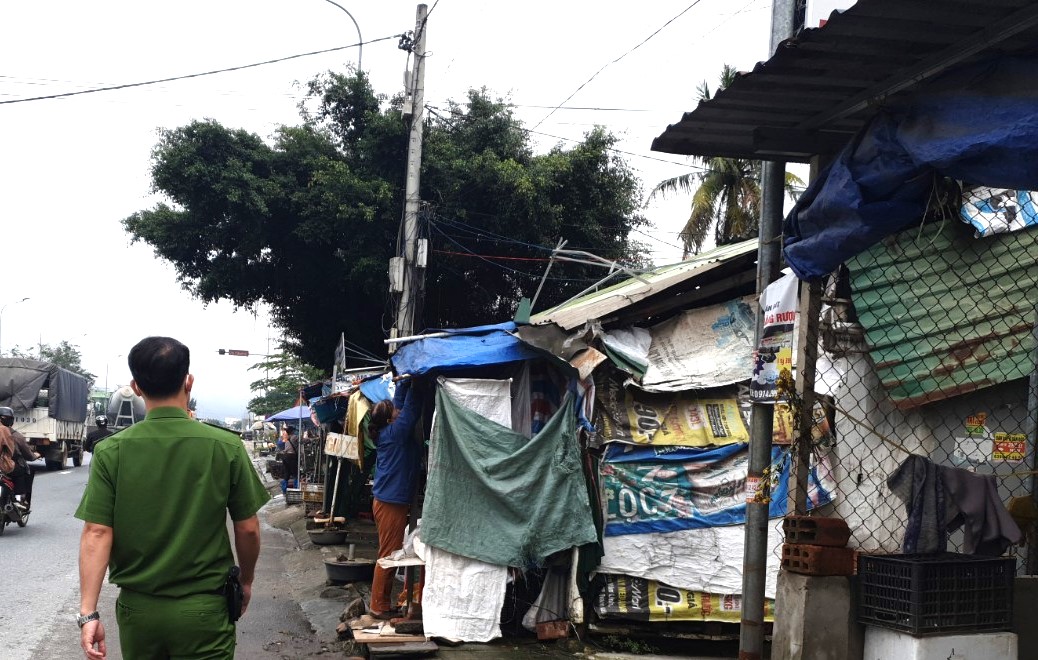 Giải tỏa hành lang an toàn đường bộ tuyến QL1 qua Quảng Ngãi- Ảnh 6.