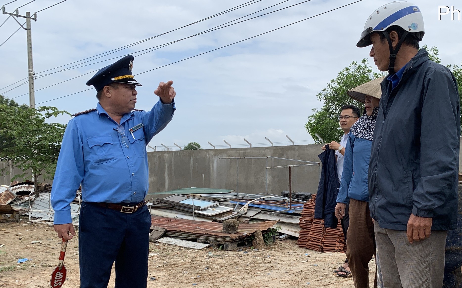 Tháo dỡ vật kiến trúc xâm phạm hành lang an toàn đường bộ tuyến QL1 qua Quảng Nam- Ảnh 3.