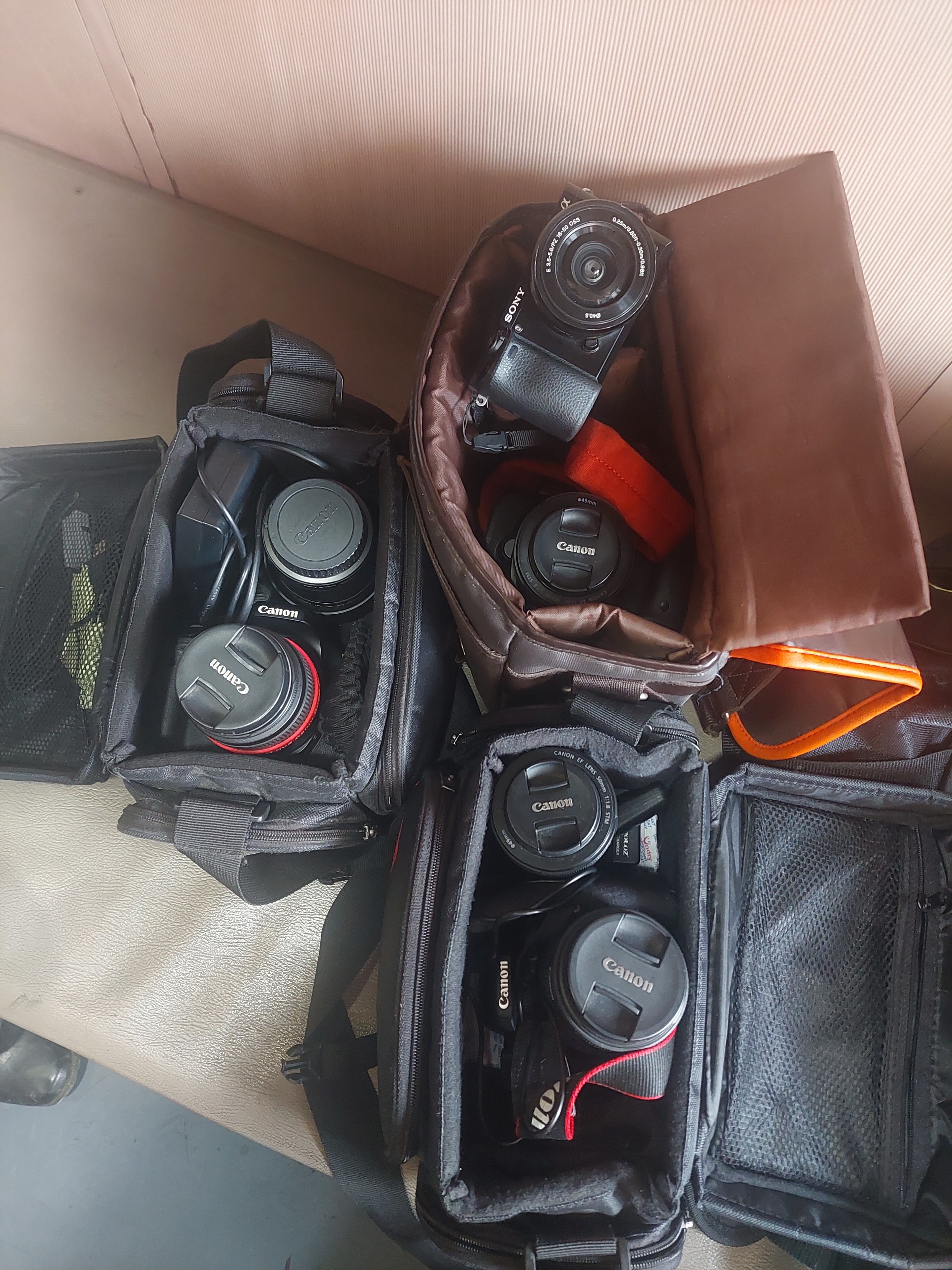 Trao trả nhiều tài sản có giá trị “khủng” cho hành khách để quên trên tàu SE21- Ảnh 2.