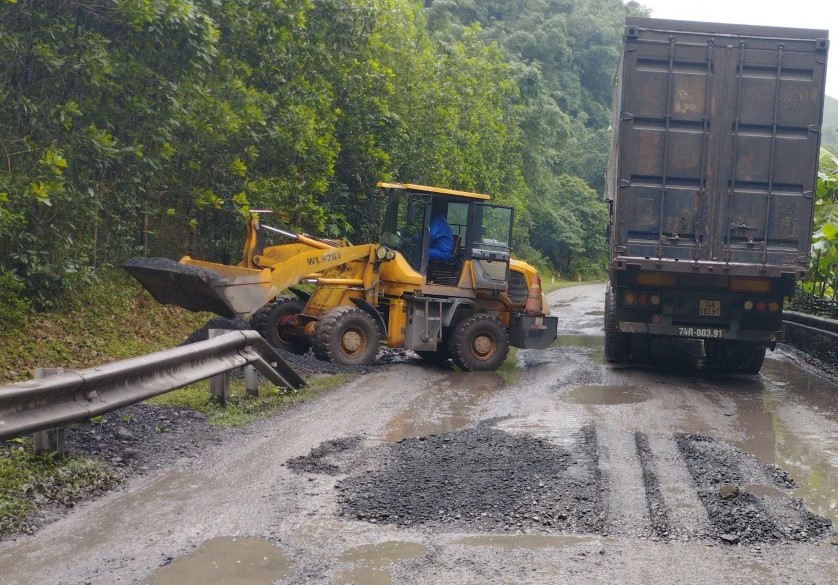 Cận cảnh khắc phục sình lún, hư hỏng nền, mặt đường Hồ Chí Minh nhánh Tây qua Quảng Trị- Ảnh 14.