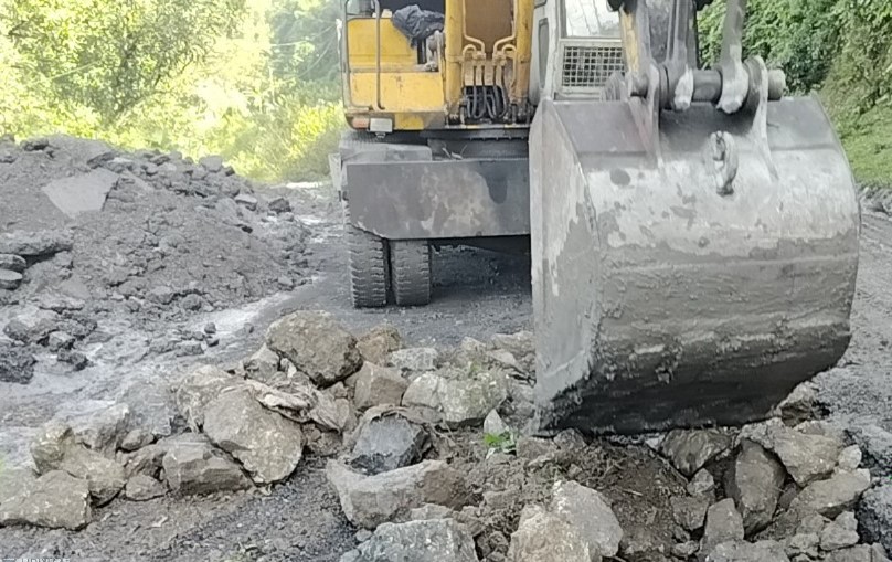 Cận cảnh khắc phục sình lún, hư hỏng nền, mặt đường Hồ Chí Minh nhánh Tây qua Quảng Trị- Ảnh 8.