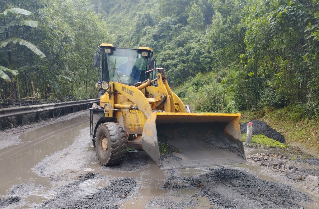 Cận cảnh khắc phục sình lún, hư hỏng nền, mặt đường Hồ Chí Minh nhánh Tây qua Quảng Trị- Ảnh 24.