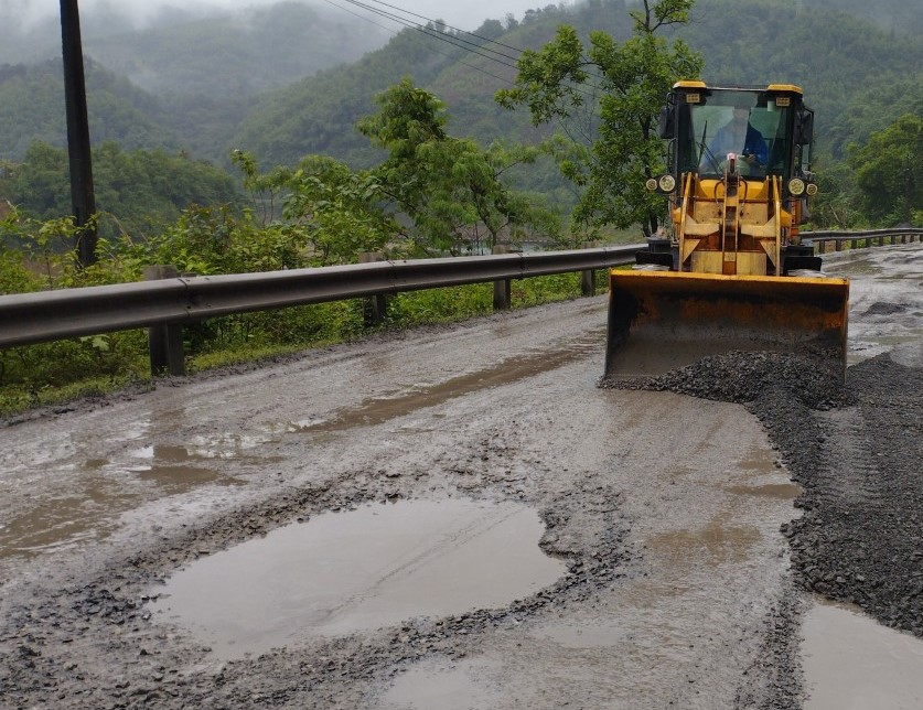 Cận cảnh khắc phục sình lún, hư hỏng nền, mặt đường Hồ Chí Minh nhánh Tây qua Quảng Trị- Ảnh 19.