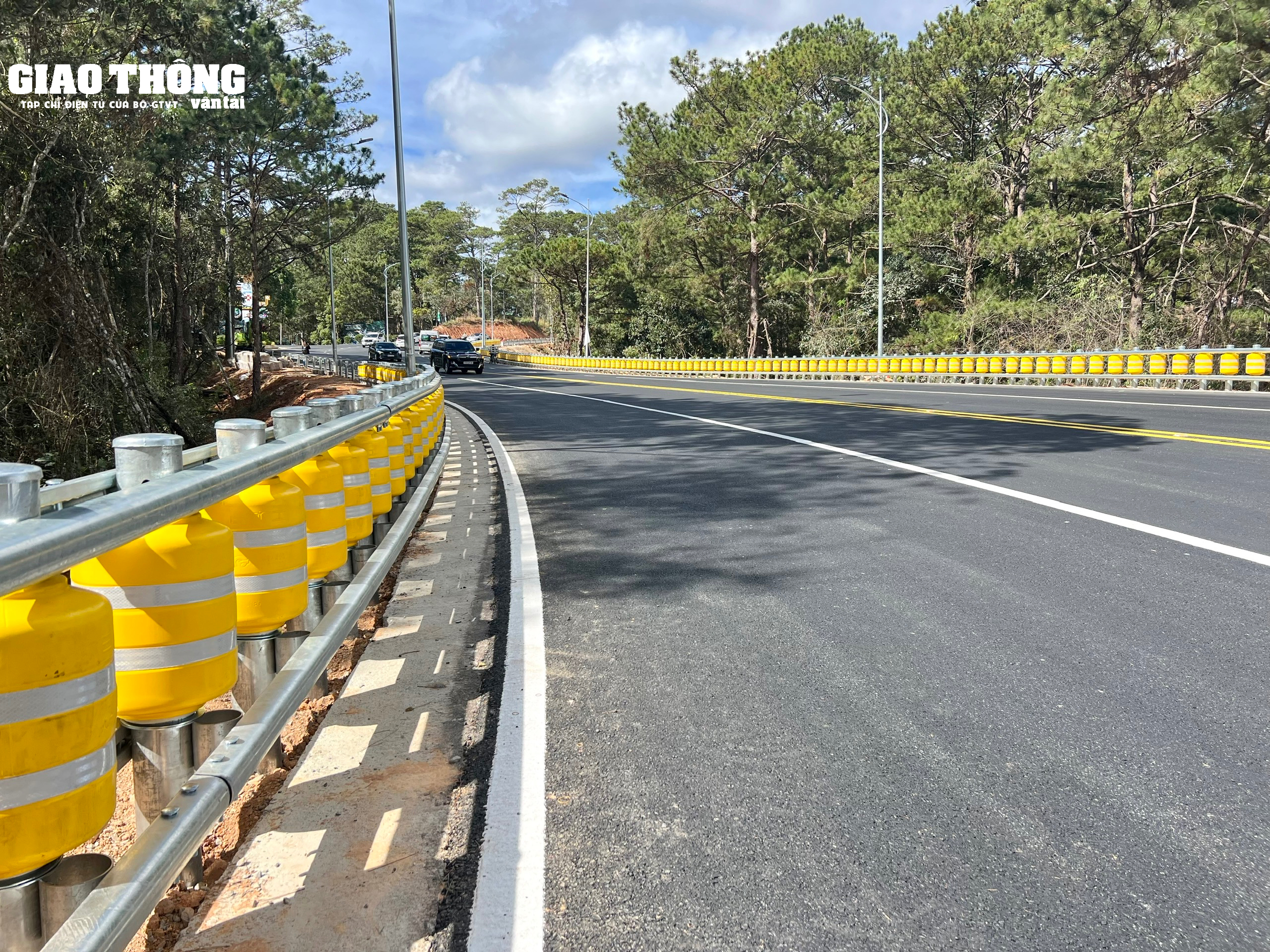 Đưa vào sử dụng hộ lan bánh xoay trên đèo Prenn - Đà Lạt- Ảnh 6.