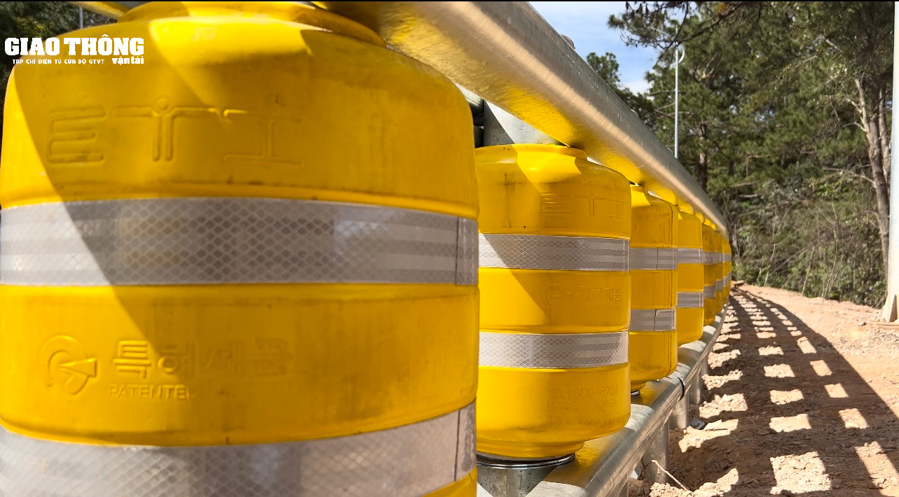 Đưa vào sử dụng hộ lan bánh xoay trên đèo Prenn - Đà Lạt- Ảnh 5.