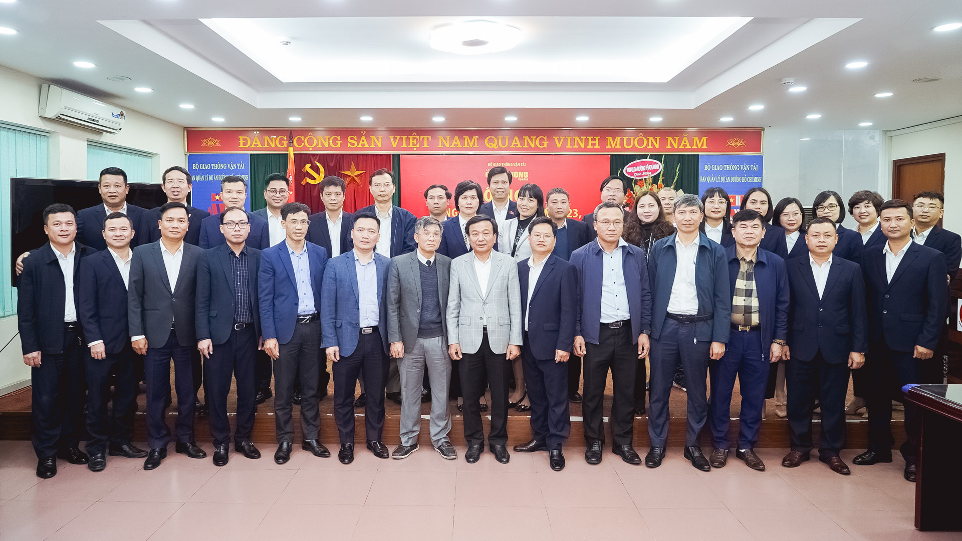 Thứ trưởng Nguyễn Danh Huy: 