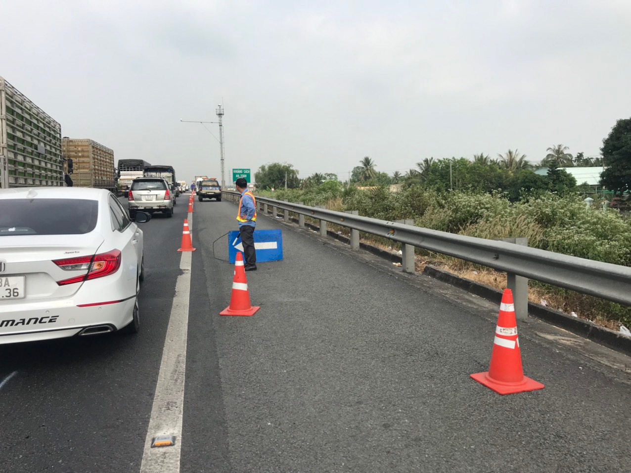 Tai nạn liên hoàn trên cao tốc TP. HCM - Trung Lương- Ảnh 3. Tai nạn liên hoàn trên cao tốc TP. HCM - Trung Lương- Ảnh 3.