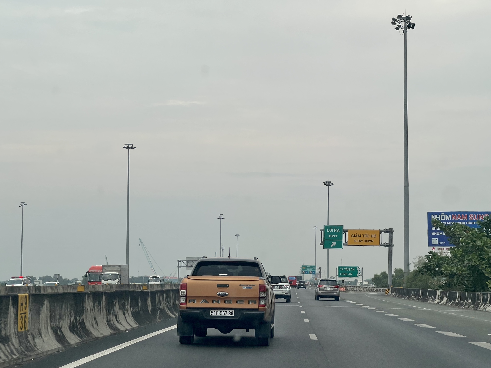 Tai nạn liên hoàn trên cao tốc TP. HCM - Trung Lương- Ảnh 2. Tai nạn liên hoàn trên cao tốc TP. HCM - Trung Lương- Ảnh 2.