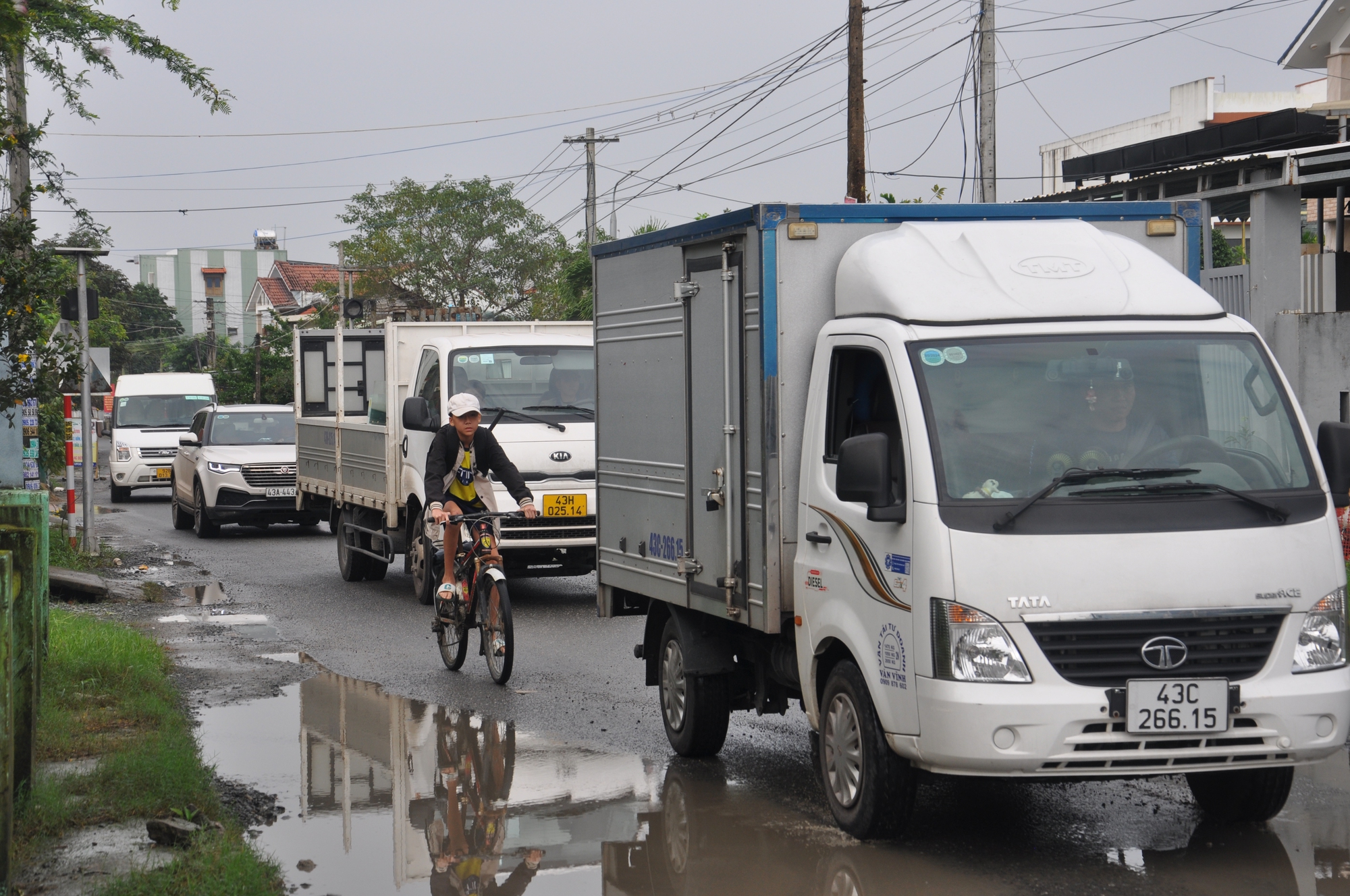 Bất chấp đường cấm, ôtô nối đuôi né trạm thu phí, bức tử đường dân sinh ở Quảng Nam- Ảnh 30.
