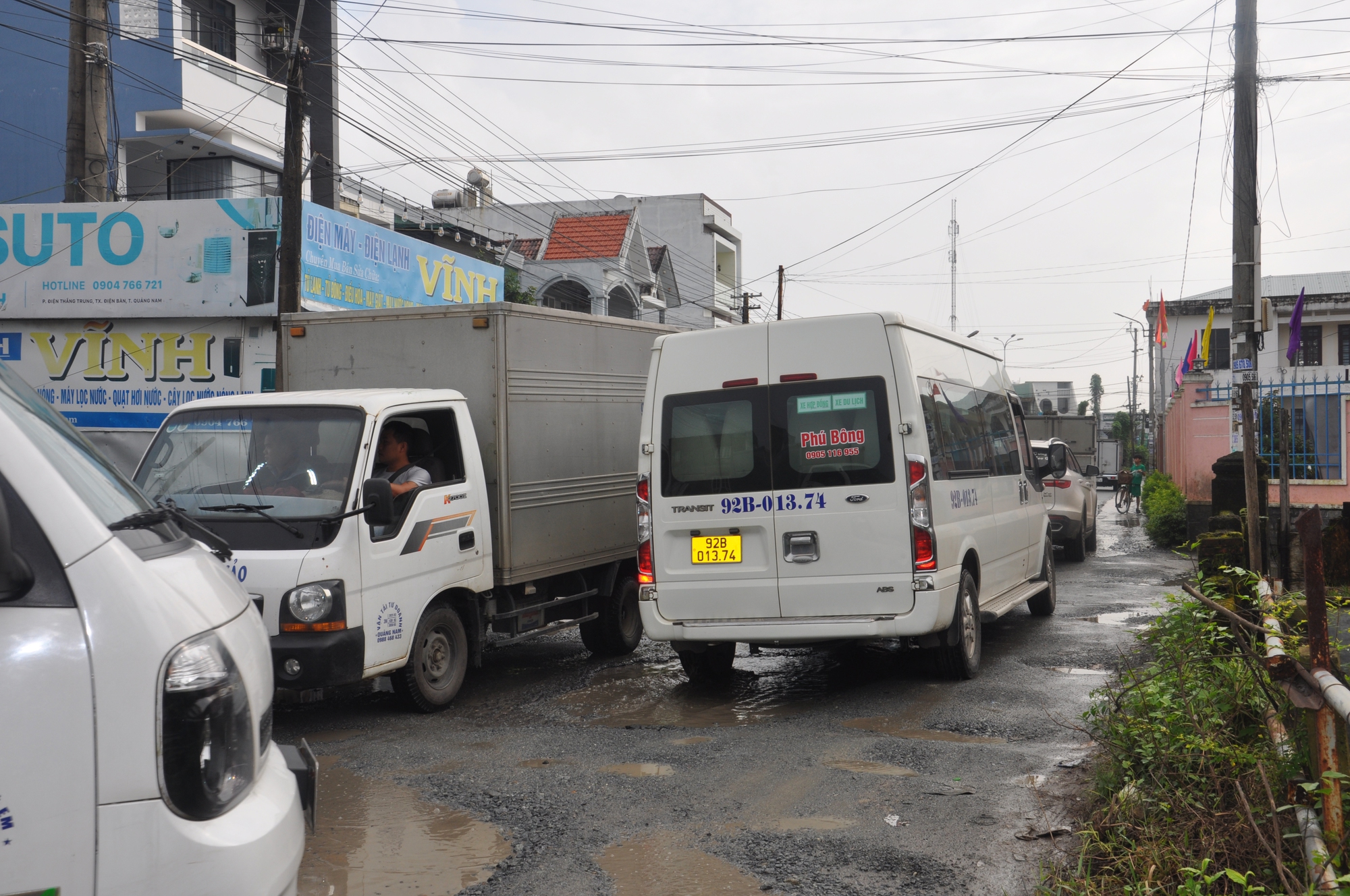 Bất chấp đường cấm, ôtô nối đuôi né trạm thu phí, bức tử đường dân sinh ở Quảng Nam- Ảnh 21.