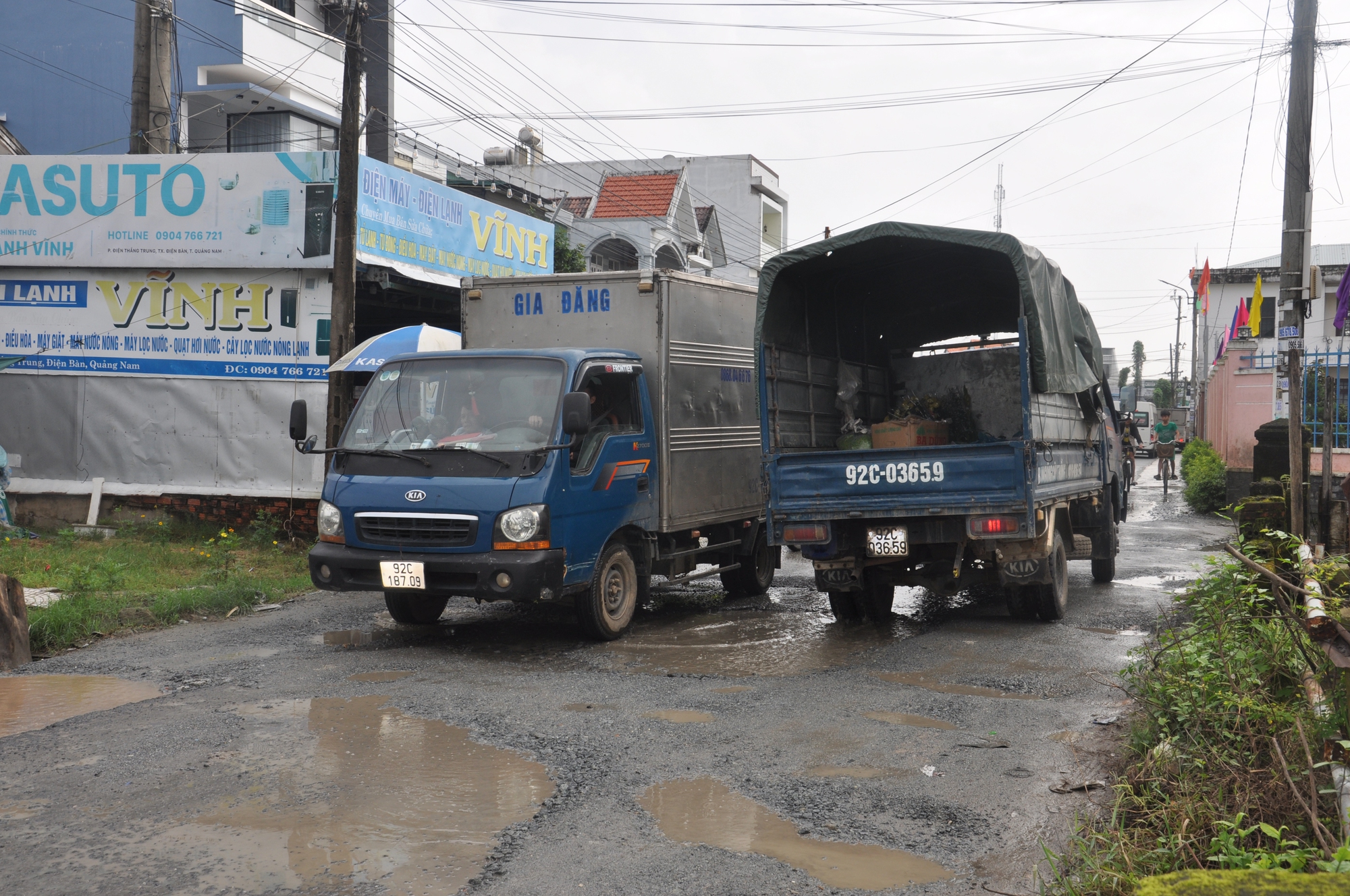 Bất chấp đường cấm, ôtô nối đuôi né trạm thu phí, bức tử đường dân sinh ở Quảng Nam- Ảnh 16.