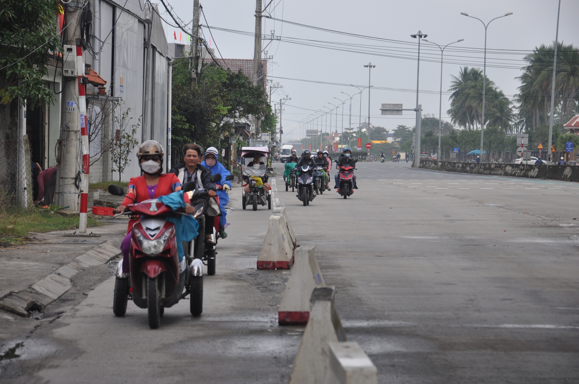 Bất chấp đường cấm, ôtô nối đuôi né trạm thu phí, bức tử đường dân sinh ở Quảng Nam- Ảnh 6.