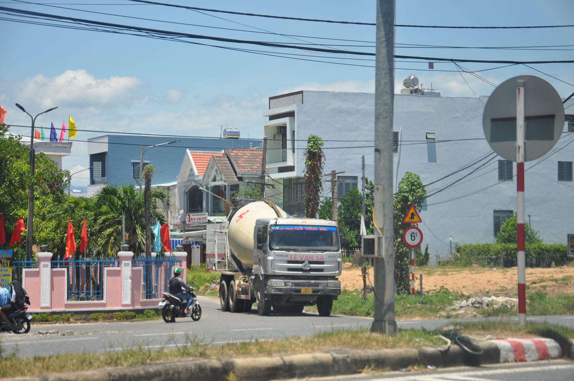 Bất chấp đường cấm, ôtô nối đuôi né trạm thu phí, bức tử đường dân sinh ở Quảng Nam- Ảnh 9.